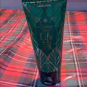 🆕 Perfectly Posh Giving Me Life Face Mask